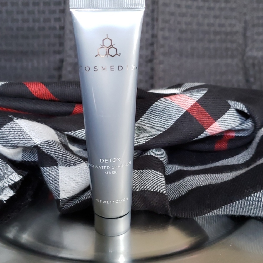 Cosmedix Detox Activated Charcoal Mask